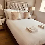 3 Bed Luxury Penthouse Hoxton Square With Terrace