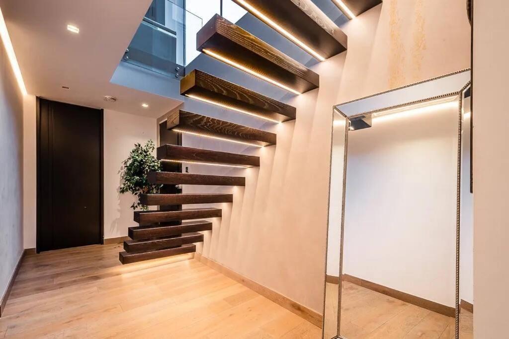 3 Bed Luxury Penthouse Hoxton Square With Terrace Apartment London