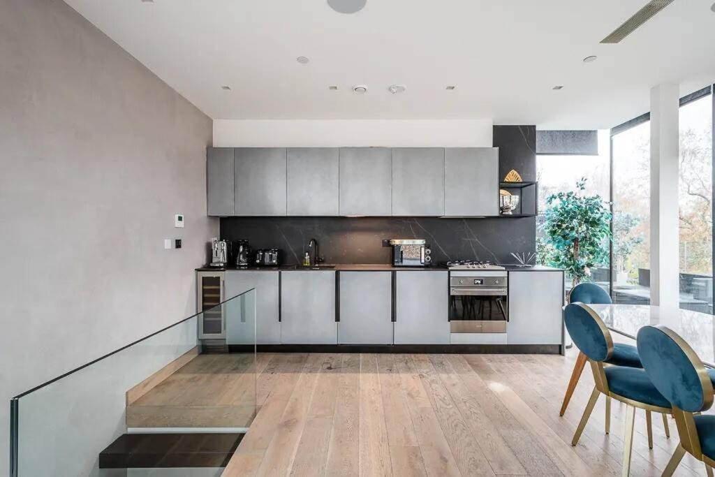 3 Bed Luxury Penthouse Hoxton Square With Terrace Apartment