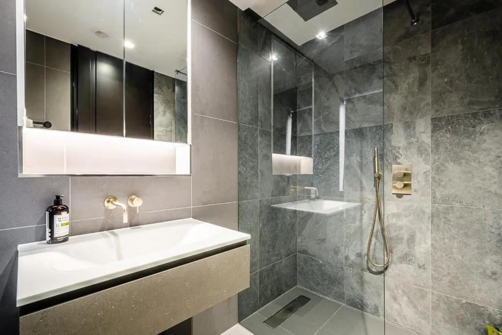 3 Bed Luxury Penthouse Hoxton Square With Terrace Apartment London