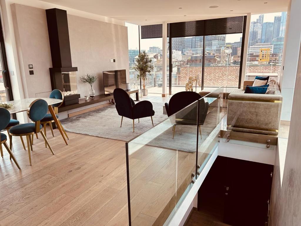 3 Bed Luxury Penthouse Hoxton Square With Terrace *