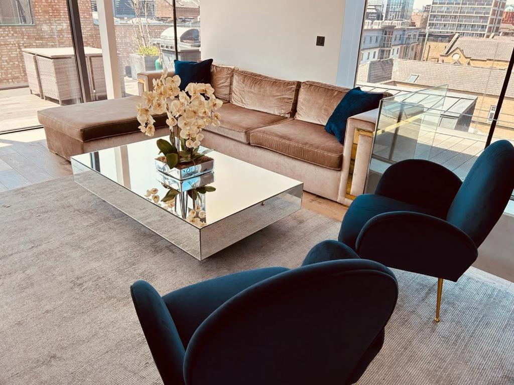 3 Bed Luxury Penthouse Hoxton Square With Terrace