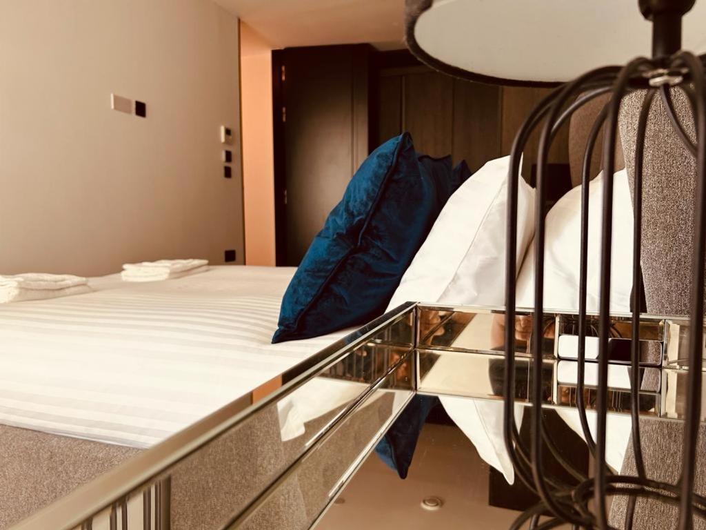 3 Bed Luxury Penthouse Hoxton Square With Terrace * London