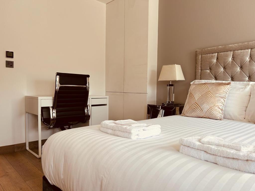 3 Bed Luxury Penthouse Hoxton Square With Terrace Apartment London