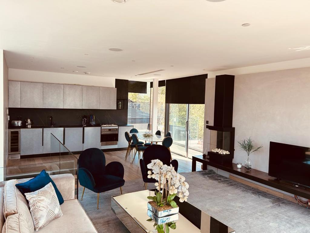 Apartment 3 Bed Luxury Penthouse Hoxton Square With Terrace