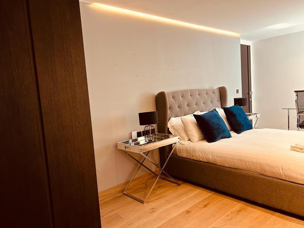 Apartment 3 Bed Luxury Penthouse Hoxton Square With Terrace *