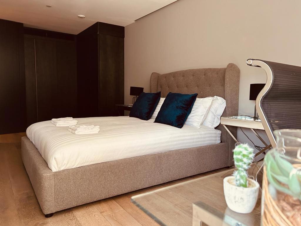 3 Bed Luxury Penthouse Hoxton Square With Terrace Apartment